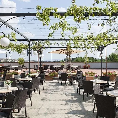 Garden Hotel 4*